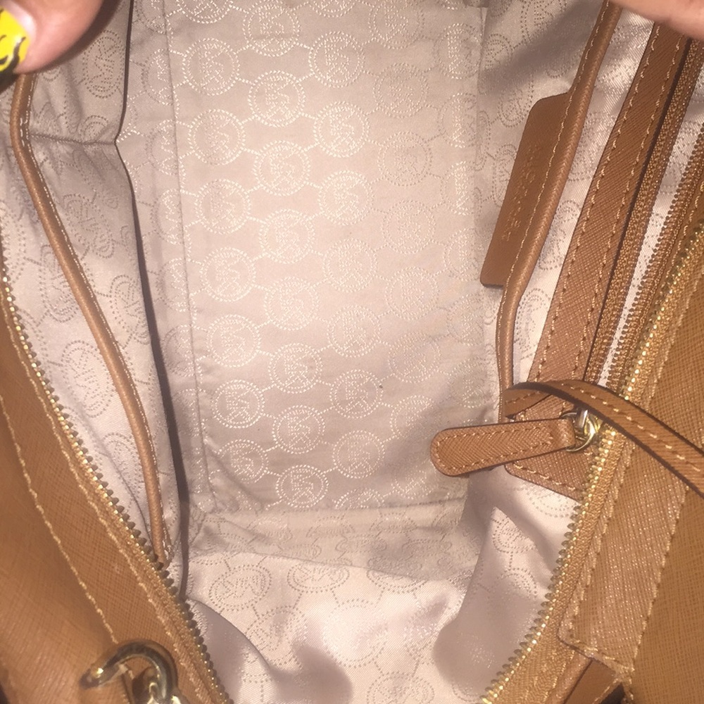 Purse!! - Picture 5 of 8